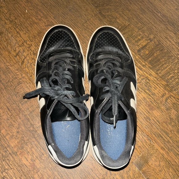 Veja Men’s V-10 Leather Black White Sole Trainers - Picture 6 of 7